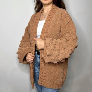 Handmade Oversized Knit Cardigan: Hypoallergenic Yarn, Versatile Style